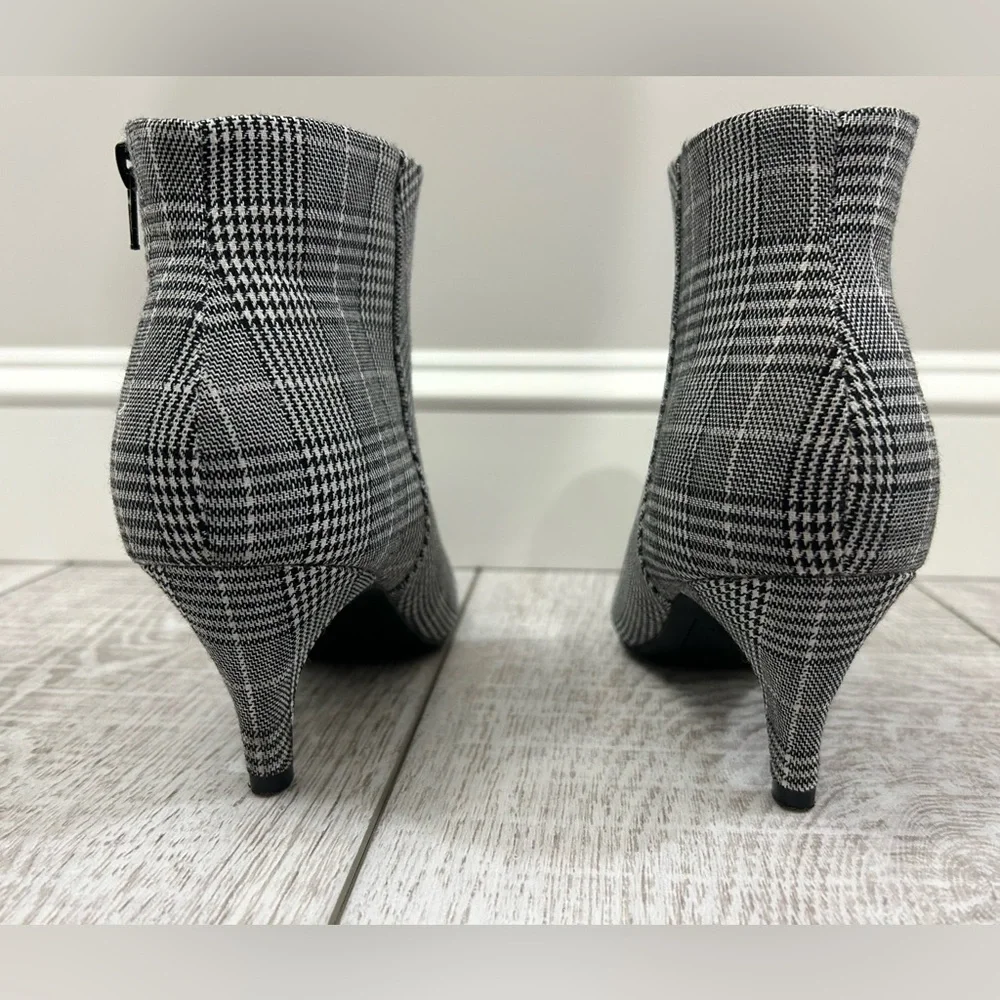 Simply Vera Wang Renata Ankle Boots - Picture 5 of 7